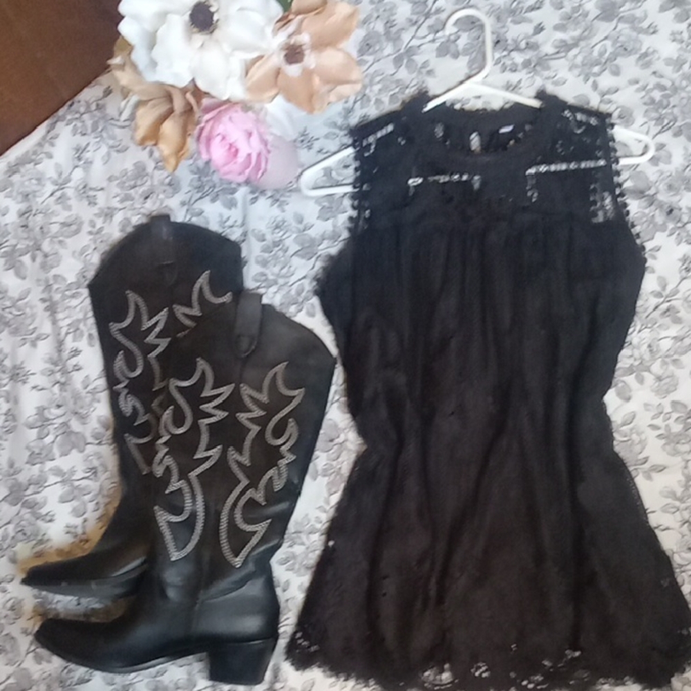 Pretty Black Lace  Top - Picture 2 of 16